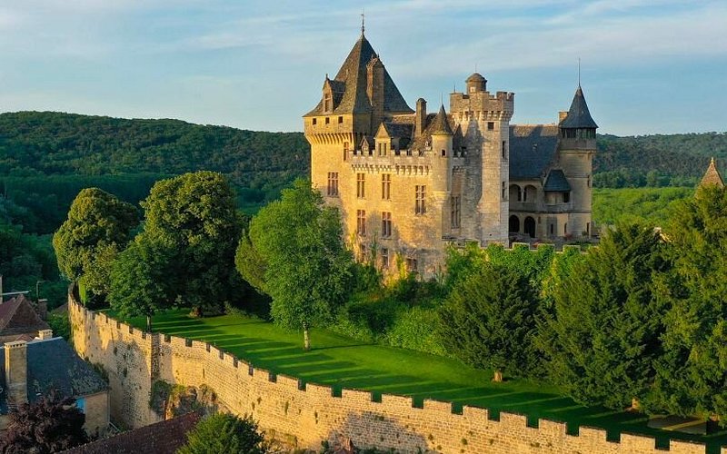 Descente en canoë Dordogne devant le château de Montfort